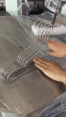 Automatische dubbel omgekeerde draadhanger