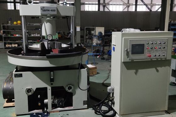 Stalen kogel flitsmachine met 45KW vermogen en 400kg laadvermogen