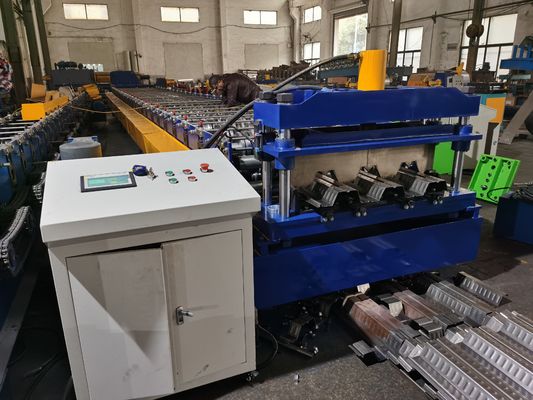 Het Broodje die van het metaaldek Machine vormen