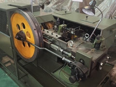 Proefloopvideo van een stalen kogel koudkopmachine, voor de vervaardiging van een 4 mm stalen kogel